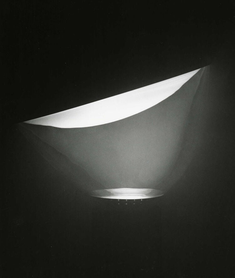 Inversa Table Lamp – Sculptural Ambient Light