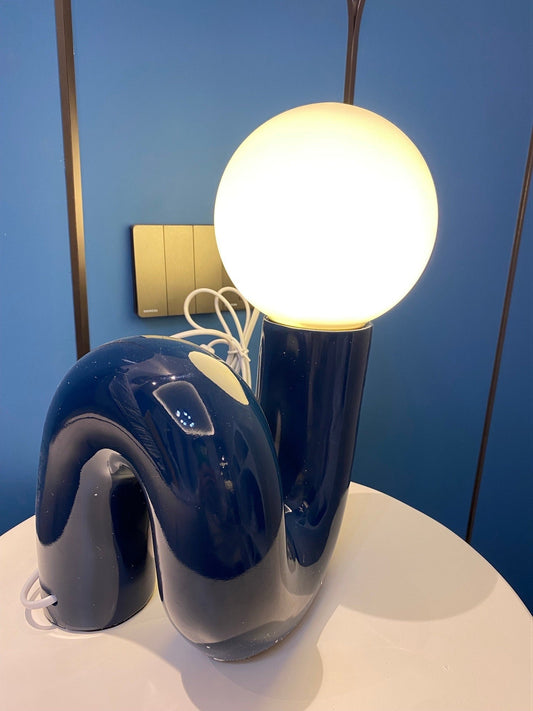 Curvia Neotenic Table Lamp – Playful Modern Lighting