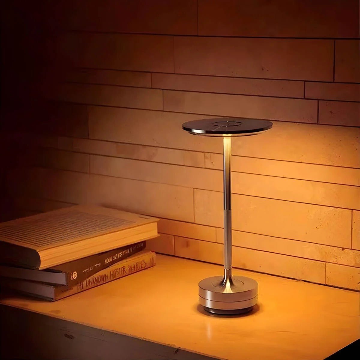 Freedom Disk cordless rechargeable table lamp