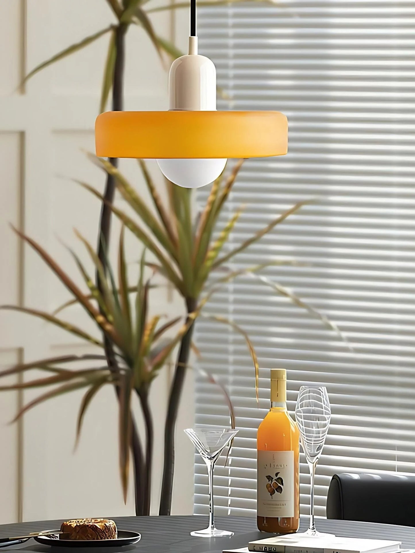 Avero Disc Pendant Lamp – Contemporary Glass Balance
