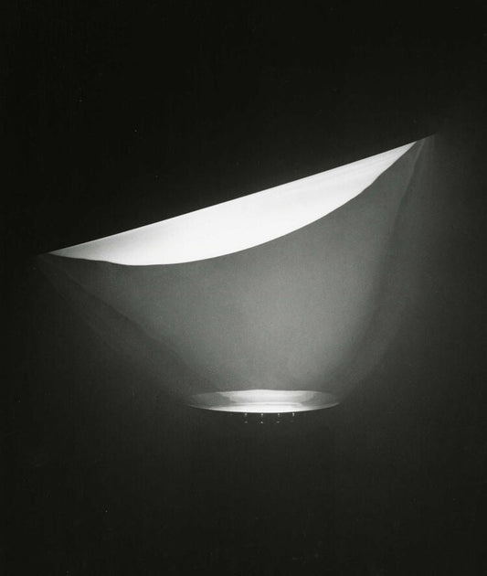 Inversa Table Lamp – Sculptural Ambient Light
