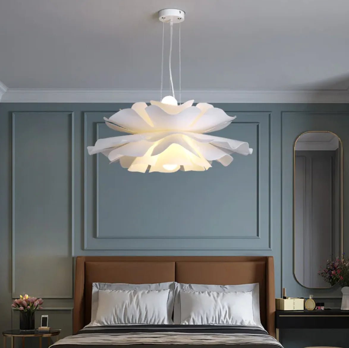 Soleil Petal Pendant Light – Elegant Lotus-Inspired Design
