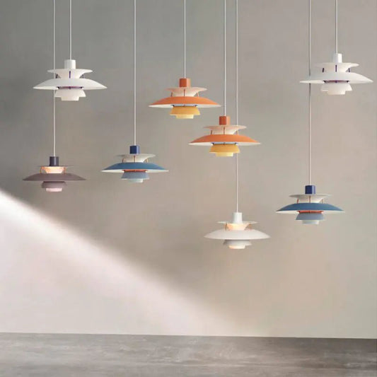 Umbrella pleated pendant light